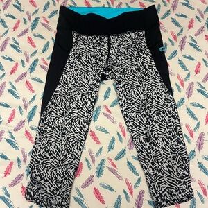 Lululemon Black and White Patterned Leggings 3/4 Length
